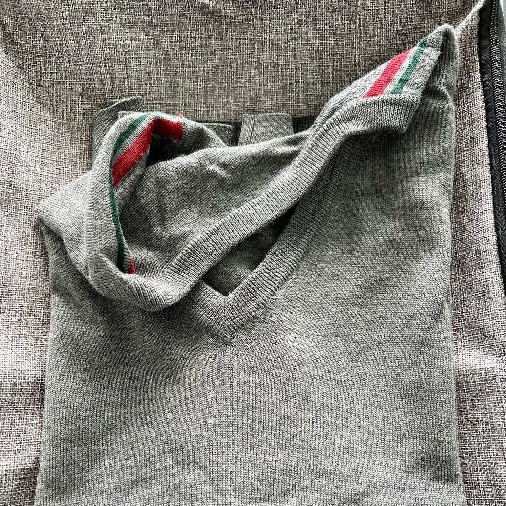 GUCCI 100% Wool Grey V-Neck Sweater w Signature Stripes - Made in Italy - Picture 8 of 9